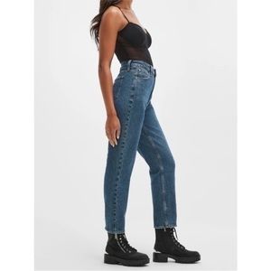 Guess womans Mom Jean medium Wash High Rise jeans size 29